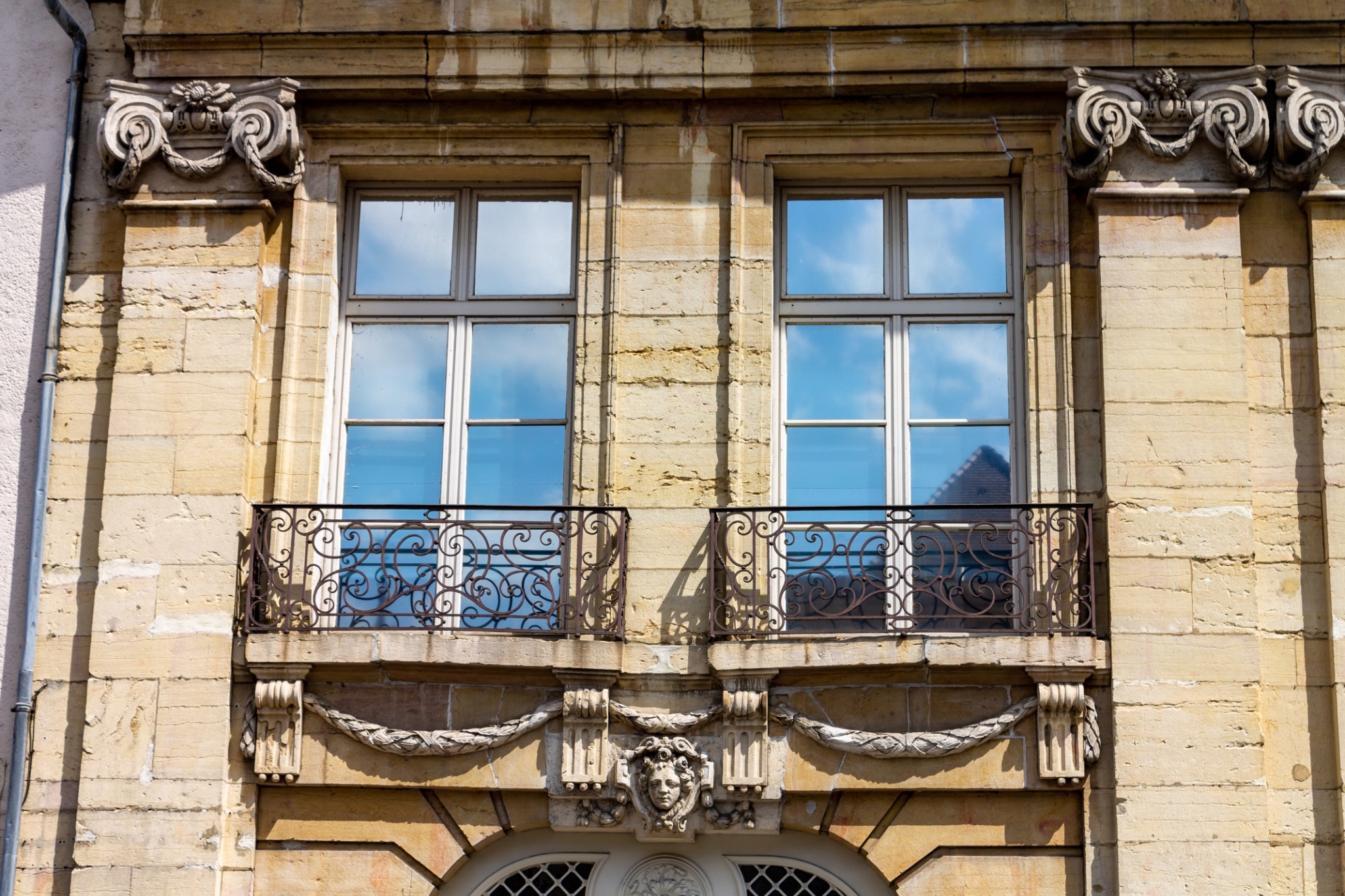 Balcon d’un immeuble de caractère